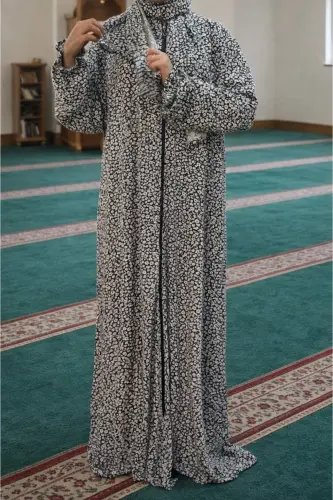 Yumuşak ve Pamuklu Kumaştan, Çiçek Desenli, Kolay Giyilir ve Pratik, Çantalı Siyah Namaz Elbisesi-SİYAH - 4