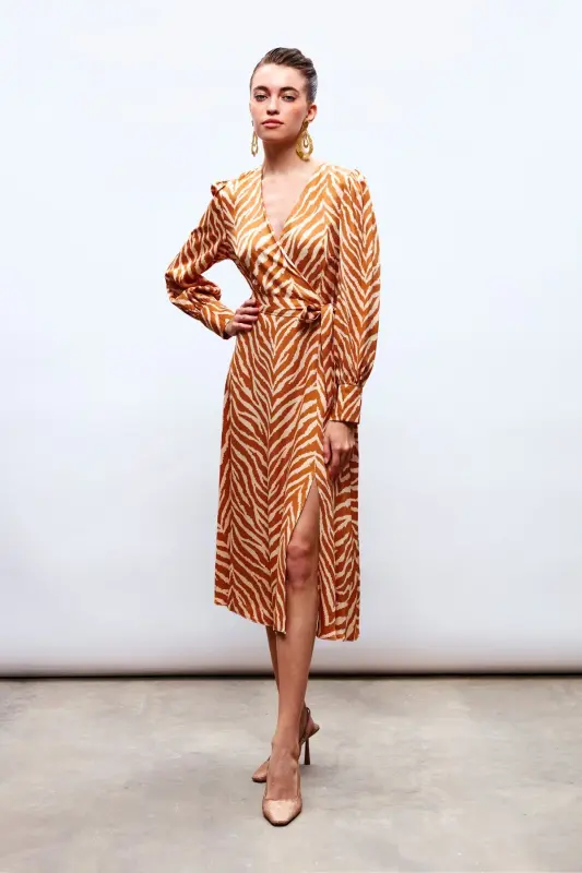 Zebra Desenli Kuşaklı Saten Elbise - Camel-CAMEL - 1