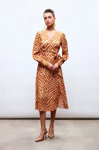 Zebra Desenli Kuşaklı Saten Elbise - Camel-CAMEL - 3