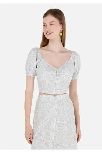 Зеленая, короткая, с V-образным вырезом, приталенная рубашка с принтом для женщин. - 3