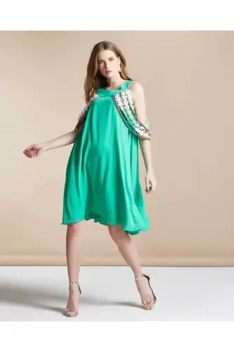 Зеленая туника с вышивкой бисером и деталями на плечах 28560 - 1