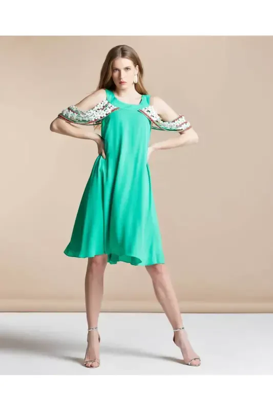 Зеленая туника с вышивкой бисером и деталями на плечах 28560 - 4