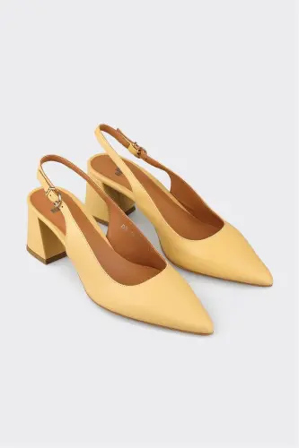 Женщина в жёлтой коже на высоких каблуках - ELLE SHOES (1)
