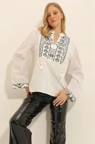 Женская белая блузка с воротником-робой, вышитая тканью ALC-X11293 - 3