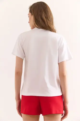 Женская белая футболка Regular Fit из хлопка с вышивкой в виде сердца - OLALOOK (1)