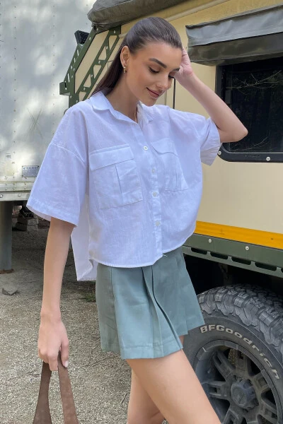 Женская белая рубашка из льна с двумя карманами и коротким рукавом ALC-X9991 - TREND ALAÇATI STILI