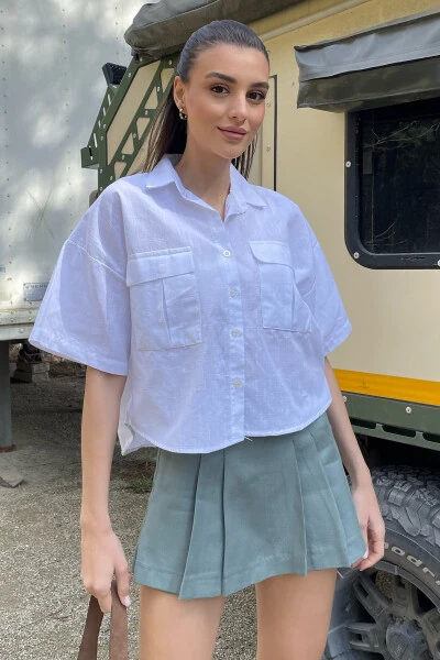 Женская белая рубашка из льна с двумя карманами и коротким рукавом ALC-X9991 - TREND ALAÇATI STILI (1)