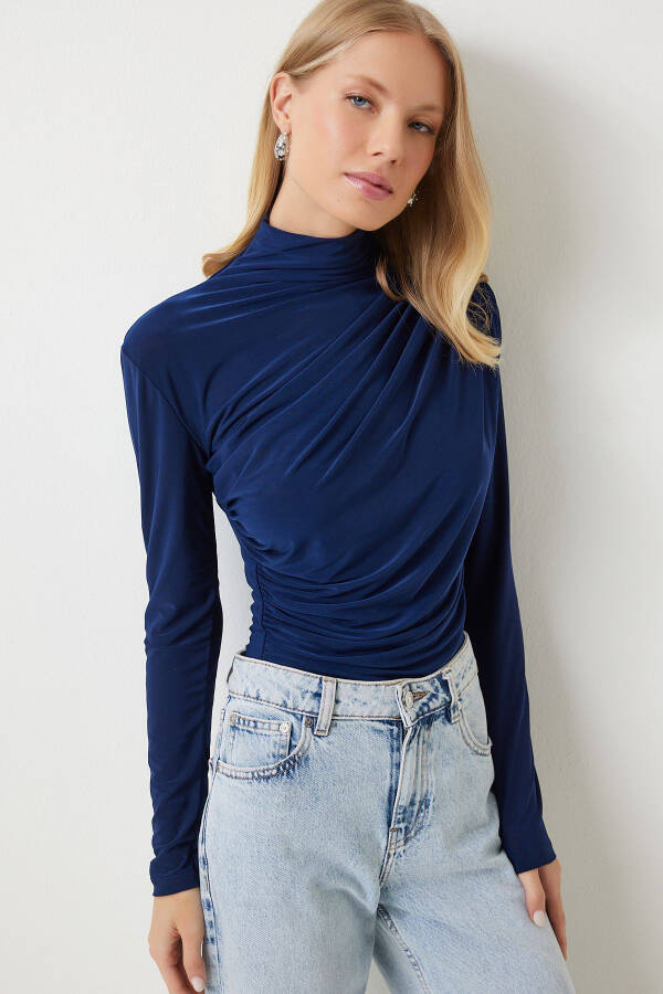 Женская блузка Sandy Cobalt Blue с деталями на кокетке и стойкой FF00135 - 2