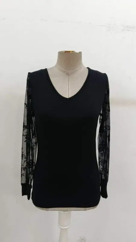 Женская блузка вискозная с длинными рукавами, V-образным вырезом и кружевом - 6