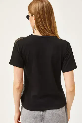 Женская черная футболка с тюлевой отделкой и вышивкой TSH-1900079 - 5