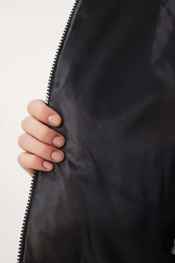 Женская черная куртка с капюшоном HK00023 - 8