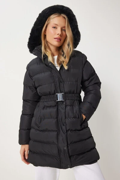 Женская черная куртка с капюшоном, меховой отделкой и поясом AW00012 - HAPPINESS İSTANBUL (1)