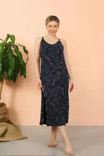 Женская длинная темно-синяя ночная сорочка с разрезом на тонких бретелях 90121 - 9