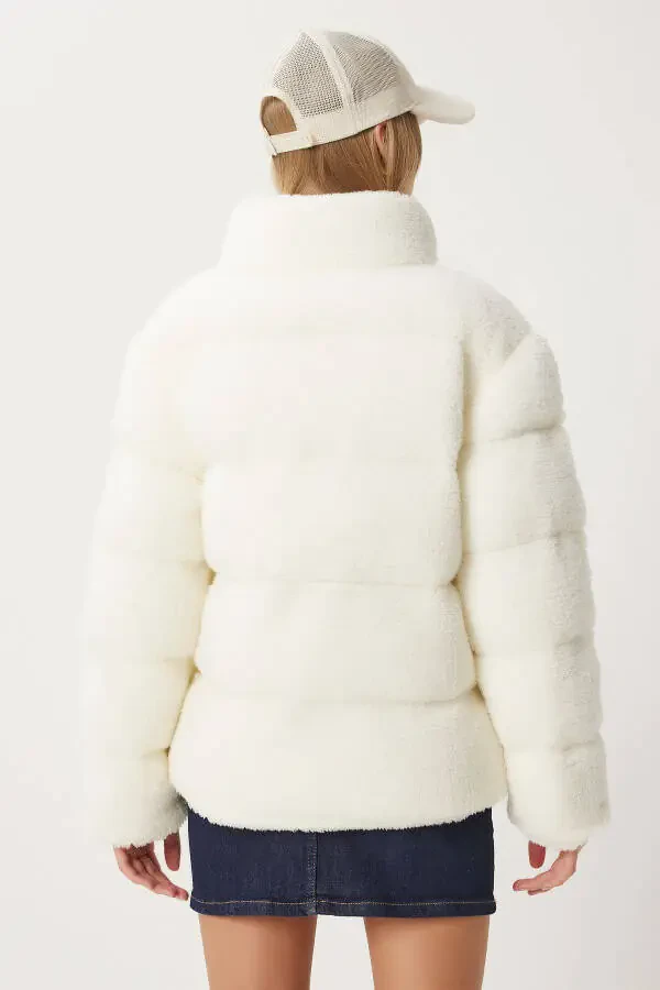 Женская экрю пуховая куртка с высоким воротником QA00002 - 8