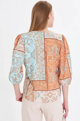 Женская горчичная рубашка с нулевым воротником, четвертным рукавом и узором. - 6