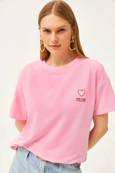Женская розовая футболка оверсайз с вышивкой Mom из 2 нитей TSH-19000785 - OLALOOK