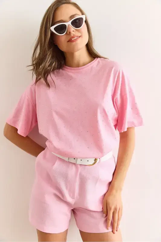 Женская розовая футболка Regular Fit с принтом и декоративными камнями T - 4