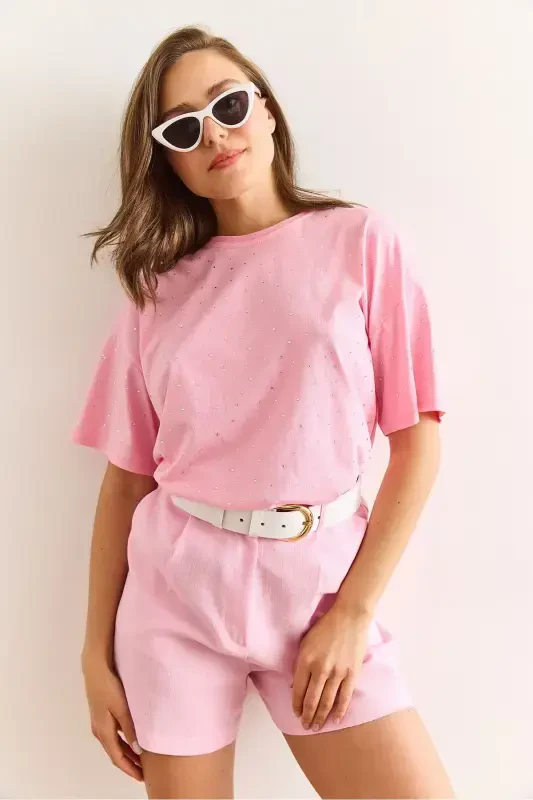 Женская розовая футболка Regular Fit с принтом и декоративными камнями T - 6