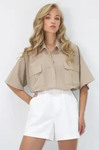 Женская рубашка из льна с двумя карманами, песочного цвета, с коротким рукавом ALC-X9991 - TREND ALAÇATI STILI (1)