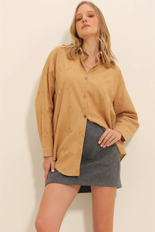 Женская рубашка из льна в стиле оверсайз с бисквитным принтом ALC-X11288 - 3