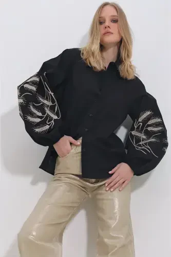 Женская рубашка из поплина с вышитыми рукавами черного цвета ALC-X11374 - 1