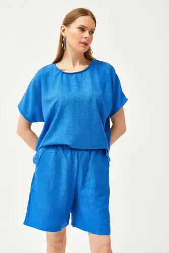 Женская саксофоновая синяя свободная блузка с карманами, шорты-кете. - 3