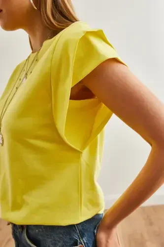 Женская светло-желтая хлопковая футболка с деталями на рукавах TSH-19000 - 7