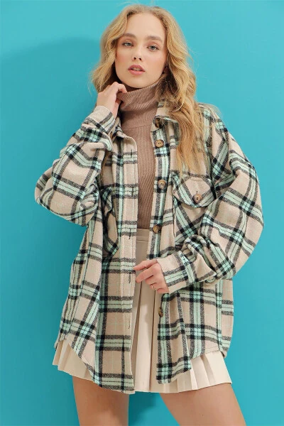 Женская темно-бежевая клетчатая шерстяная хлопковая куртка-рубашка в стиле сафари ALC-X7142 - TREND ALAÇATI STILI (1)