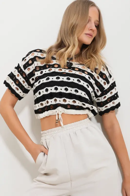 Женская трикотажная блуза кроп с кружевной вставкой, черного и белого цвета, с завязками на талии Alc-X11764 - 5