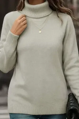 Женская трикотажная блузка с длинными рукавами и воротником-стойкой - 2