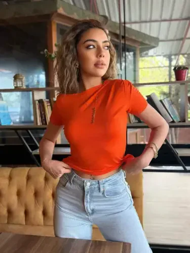 Женская вискозная блузка с короткими рукавами, открытым плечом и сборками - BÜYÜKBEDENIZ (1)