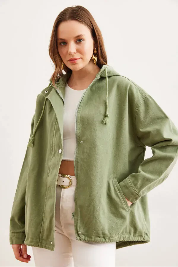 Женская хаки куртка из габардина с карманами на молнии и кнопках CKT-19000419 - 2