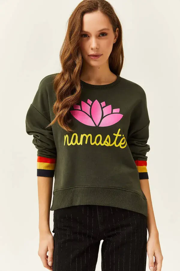 Женская хаки толстовка с принтом Namaste, отделка лентой SWT-19000640 - 1