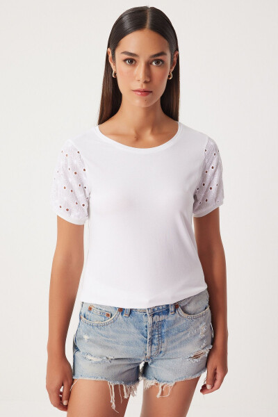 Женская хлопковая базовая футболка с кружевными рукавами цвета экрю VF00001 