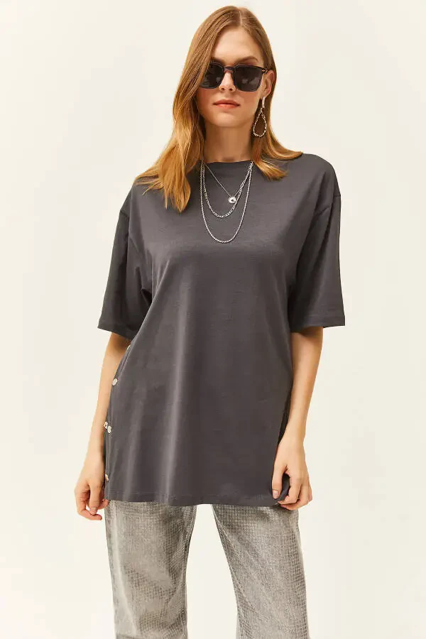 Женская хлопковая футболка с пуговицами по бокам цвета дымчатого серого TSH-19000762 - 4