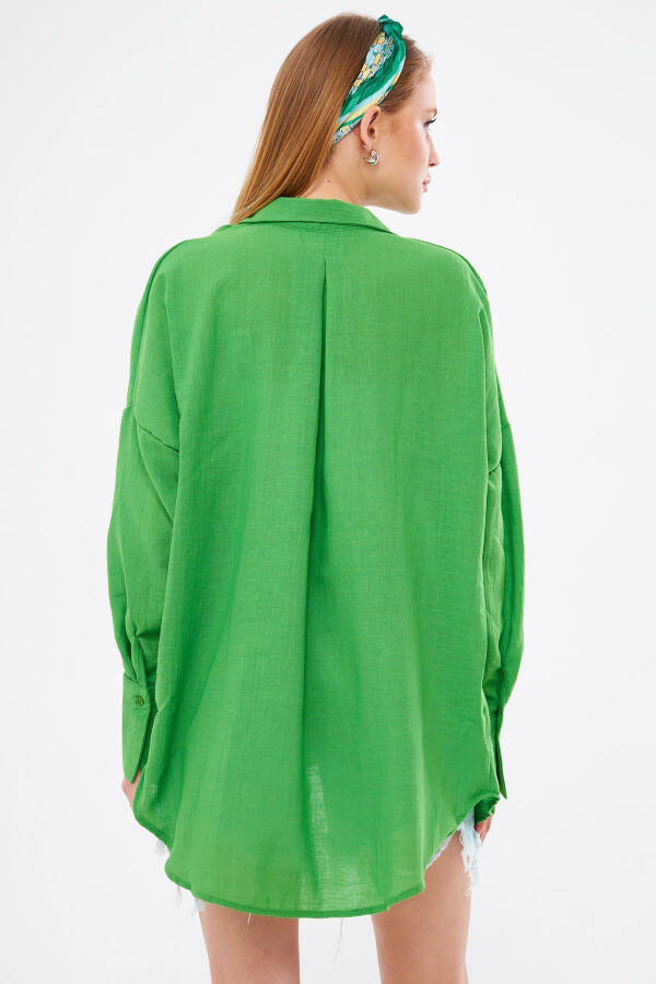 Женская зеленая рубашка оверсайз с текстурой льна, широкие рукава Arm-24k001001 - 5