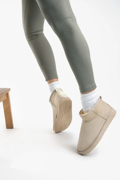 Женские бежевые ультра мини замшевые ботильоны с меховой подкладкой и плоской подошвой - SHUPE (1)