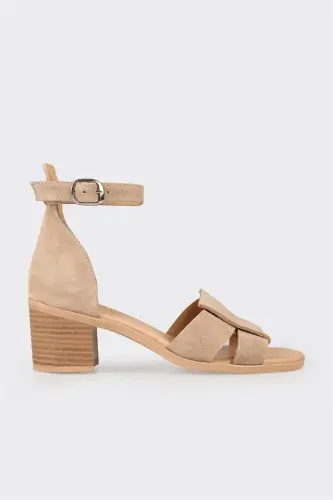 Женские босоножки на каблуке из натуральной кожи - 1