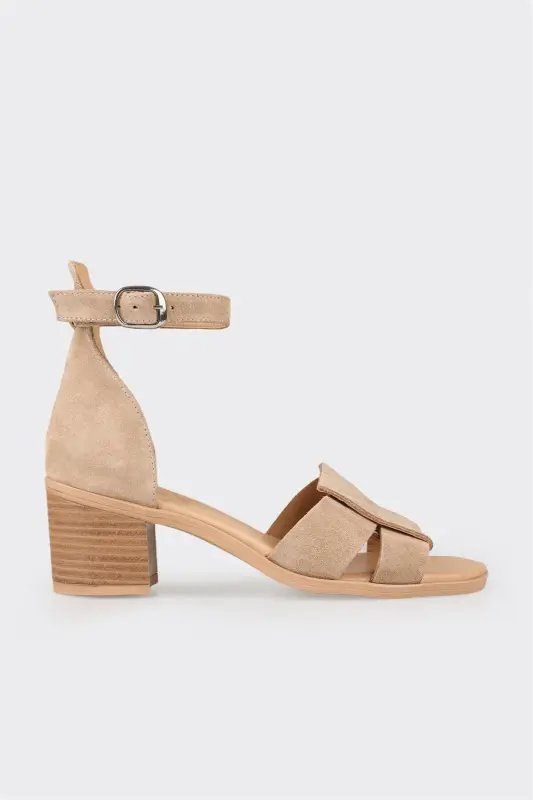 Женские босоножки на каблуке из натуральной кожи - 1