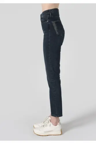 Женские брюки 703 Carla Slim Fit с нормальной талией, прямой штаниной, синего цвета - 4