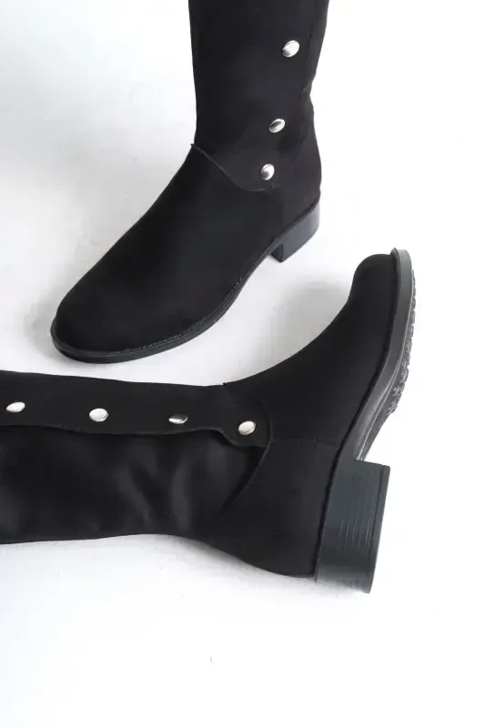 Женские дизайнерские замшевые сапоги на пуговицах - черная замша - 5