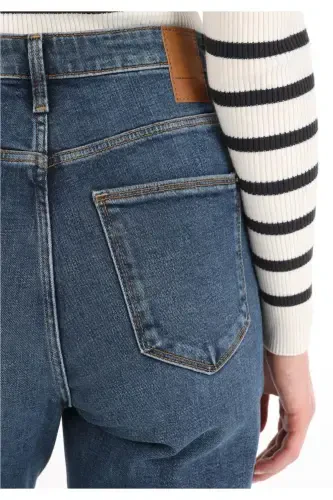 Женские джинсовые брюки Maria Mom Fit с высокой талией и зауженными штанинами - 6