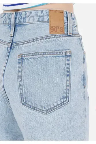 Женские джинсовые шорты средней посадки синего цвета - 6