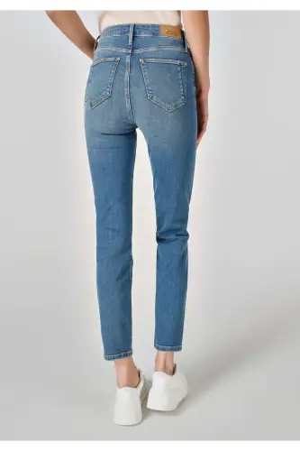 Женские джинсы Carla Slim Fit с прямыми штанинами синего цвета. - COLIN'S (1)