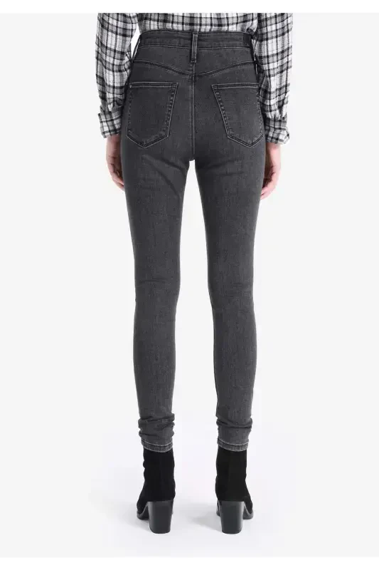 Женские джинсы Diana Slim Fit с высокой талией и узкими штанинами - 2