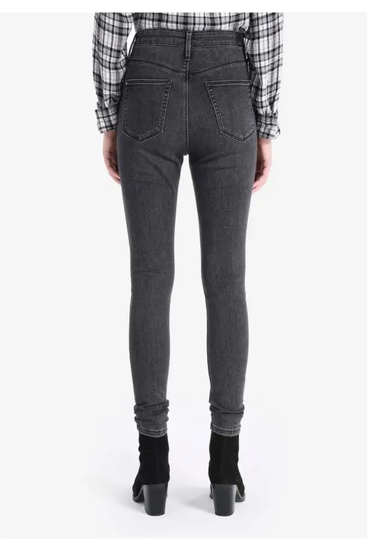 Женские джинсы Diana Slim Fit с высокой талией и узкими штанинами - 3