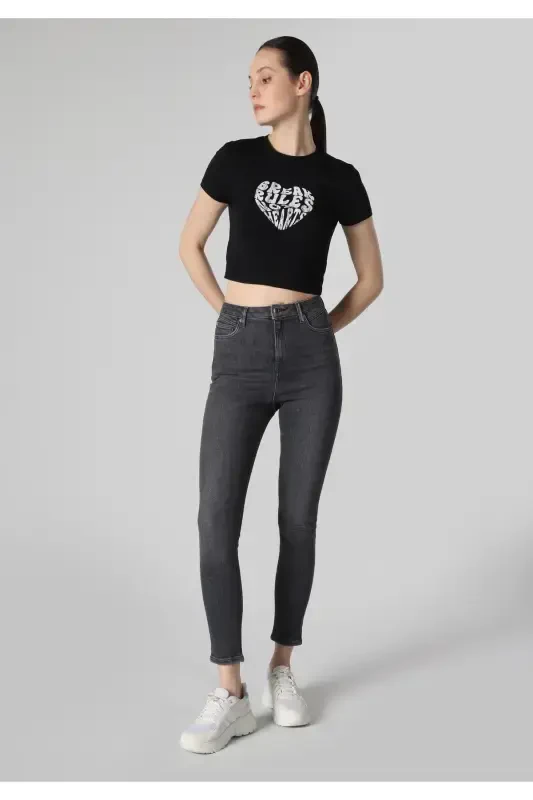 Женские джинсы Diana Super Slim Fit с высокой талией и зауженными штанинами серого цвета - 3