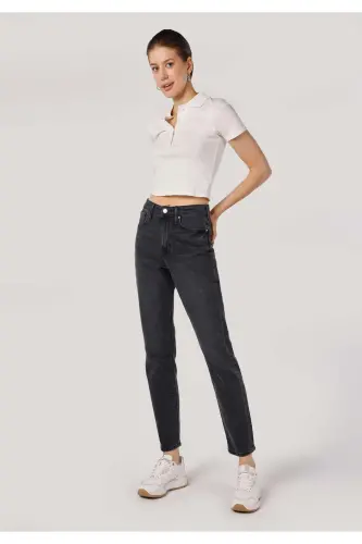 Женские джинсы узкого кроя, нормальной посадки, серого цвета. - 1