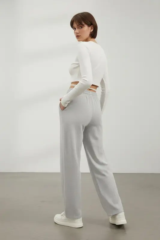 Женские серые спортивные штаны с высокой талией, передним карманом на молнии, широкими штанинами и двумя карманами ALC-X7957 - 4