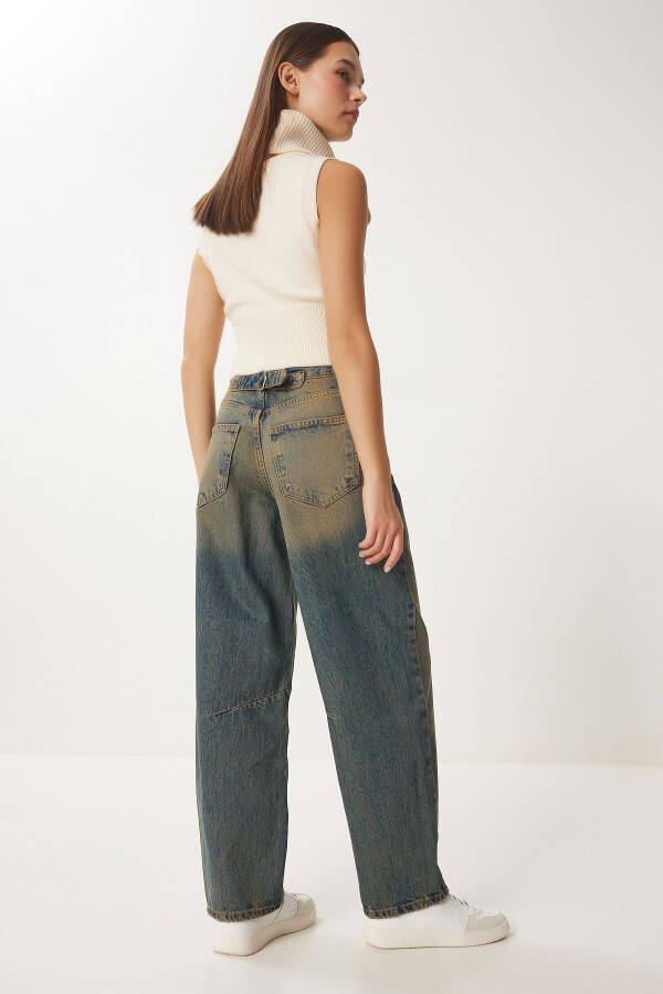 Женские тёмно-синие широкие джинсы с высокой талией и эффектом потертости - 4